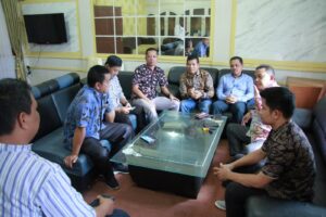 Sekretariat DPRD Tanjab Timur Sambut Studi Banding DPRD Batang Hari