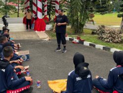 Bupati Romi Motivasi Anggota Paskibraka Saat Latihan