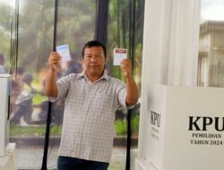 Bupati Romi Berpartisipasi Gunakan Hak Suaranya di TPS 04 Rano
