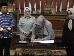 Paripurna Usulan Pengesahan Pengangkatan Calon Bupati dan Wakil Bupati Tanjabtimur Terpilih