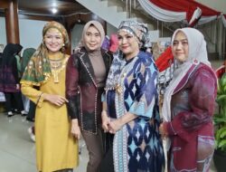 Pesona Baju Adat di Pendopo Bupati: Potret Kebersamaan Para Srikandi