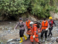 Tim Sar Jambi Kejar Korban di Lembah Anai